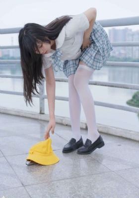 狠狠色噜噜